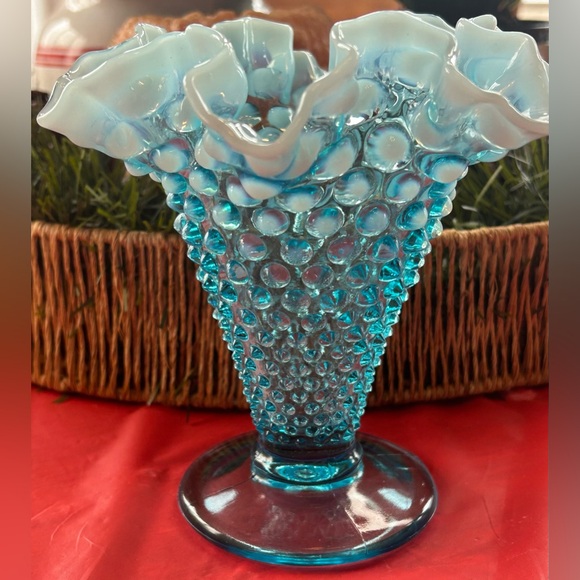 Vintage Fenton Blue Opalescent Hobnail Glass Vase - Picture 3 of 9